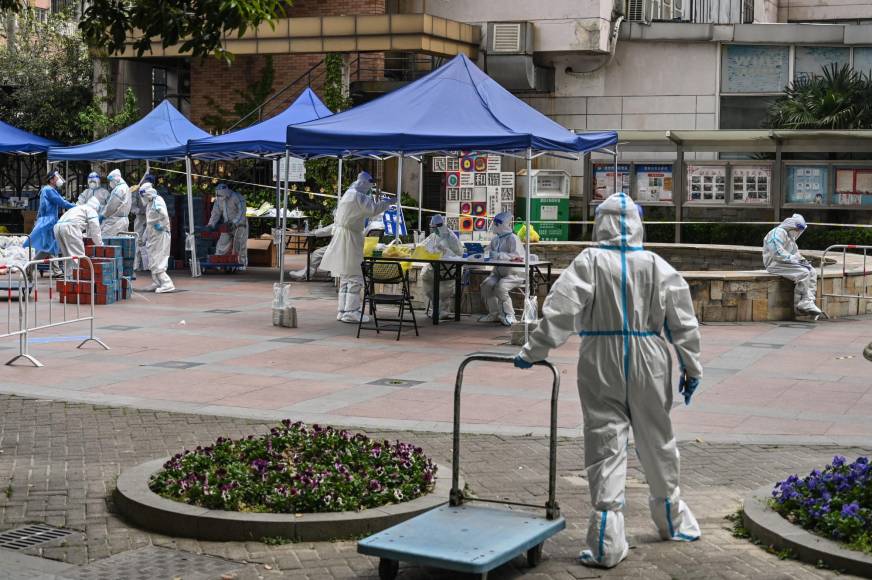 Gritos, desabastecimiento y suicidios por covid: ¿Qué está pasando en Shanghái?