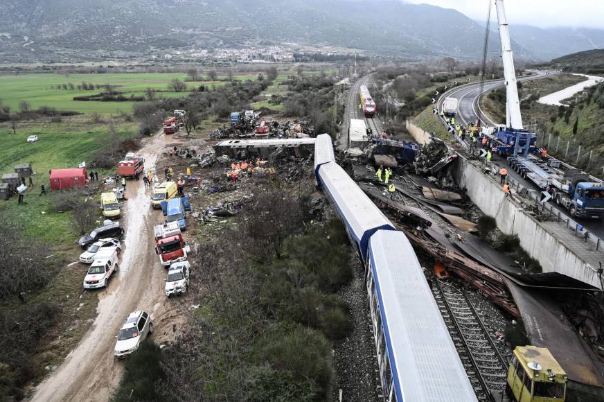 Intensas protestas en Grecia tras accidente de trenes que dejó 57 muertes