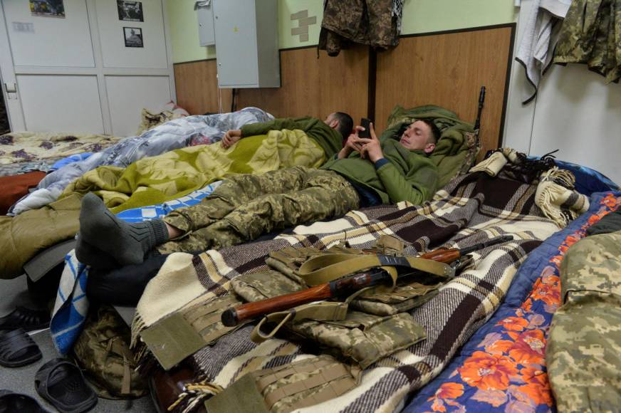 Día 28, Ucrania sigue devastada tras ataques rusos, pero no da marcha atrás