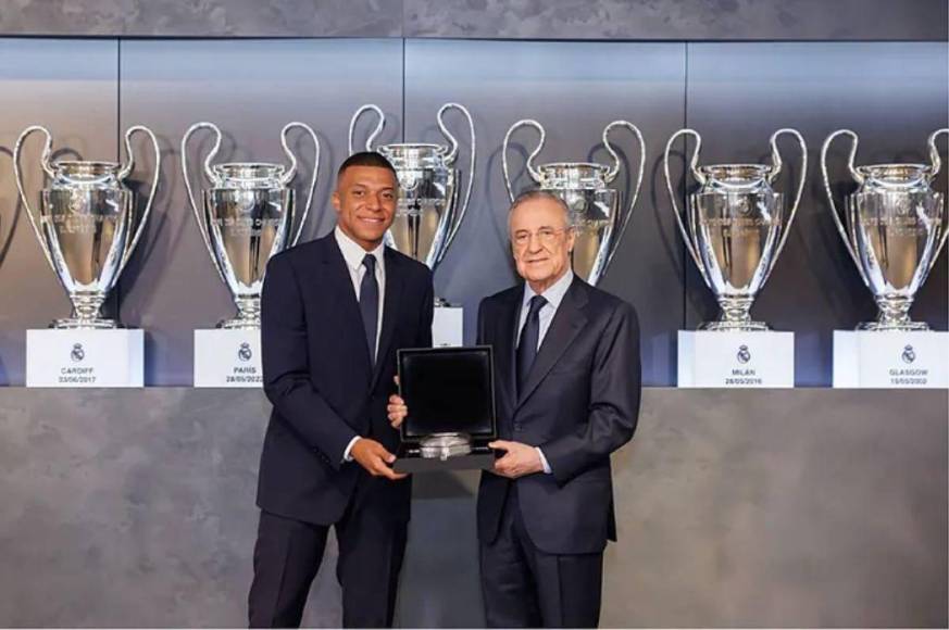 Mbappé imitó a Cristiano Ronaldo en su presentación con Real Madrid y el regalo de Florentino