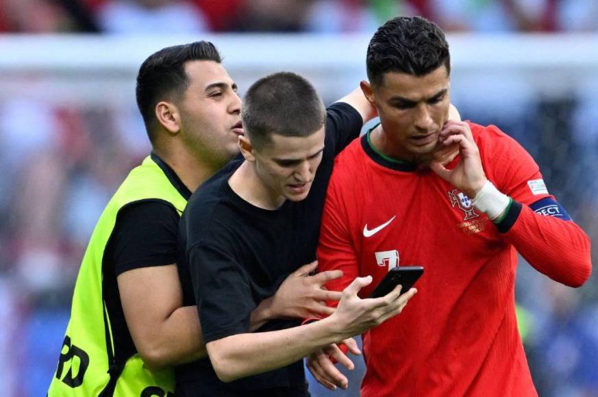 Cristiano Ronaldo saca su furia con un aficionado y así fue vista Georgina Rodríguez