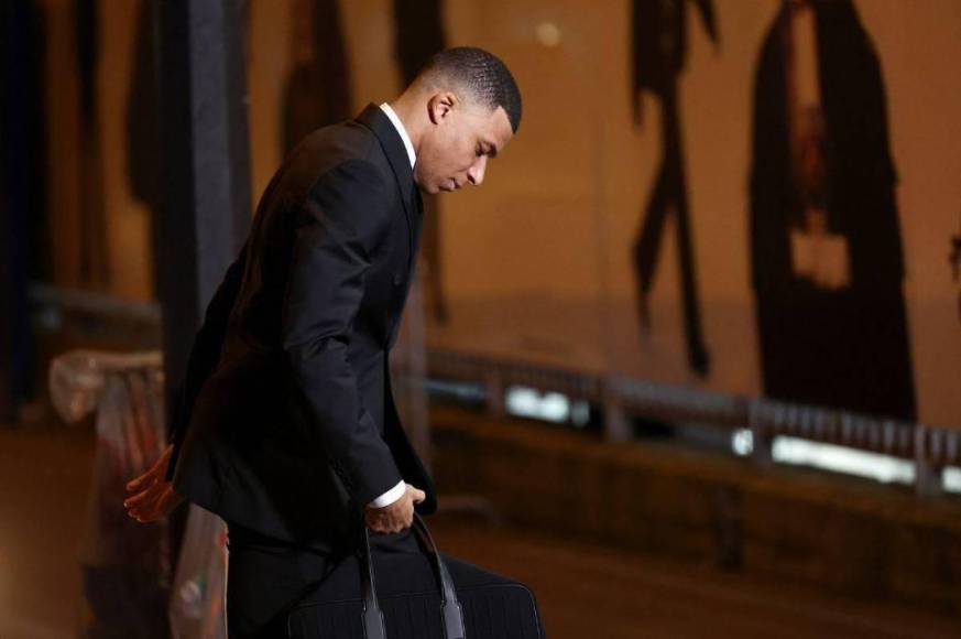 Mbappé se despide en pleno entrenamiento de compañeros del PSG