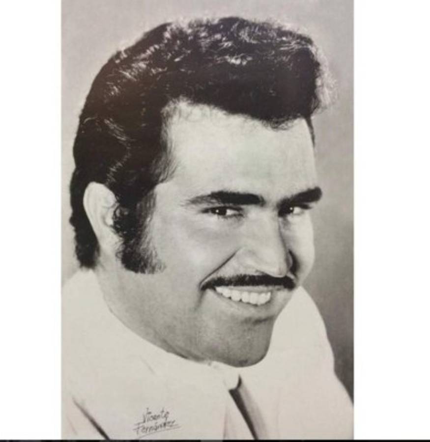 Vicente Fernández celebra su cumpleaños rodeado de amigos y familia