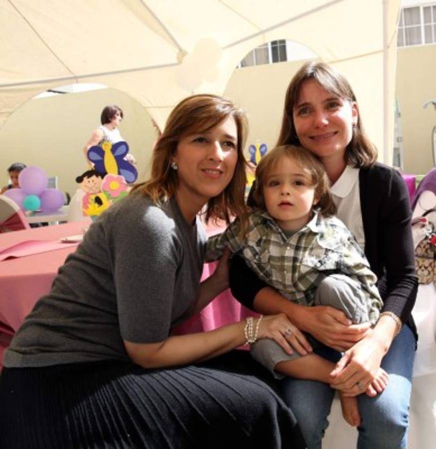 Angelique Carbajal recibió las aguas benditas del bautismo