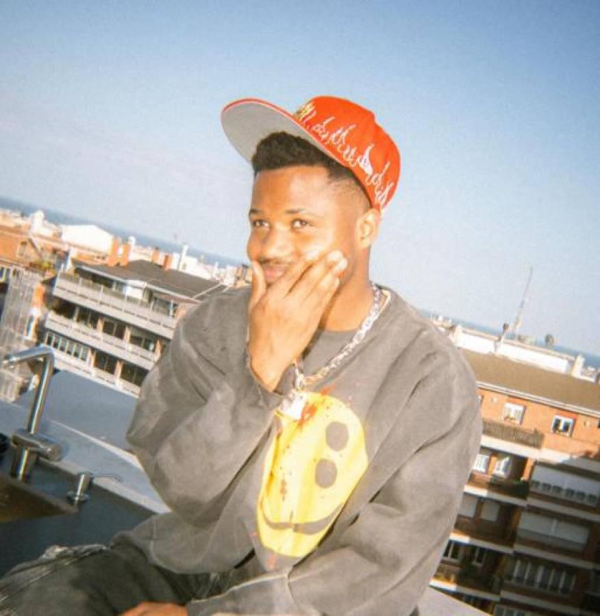 ¡Captados! Futbolistas del Barcelona son vistos en un yate lleno de mujeres en sus vacaciones