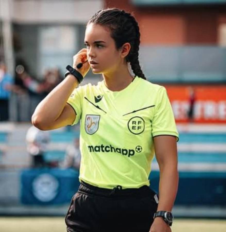 Carla García Alarcón, la bella árbitra que es tendencia; me han coqueteado en pleno partido