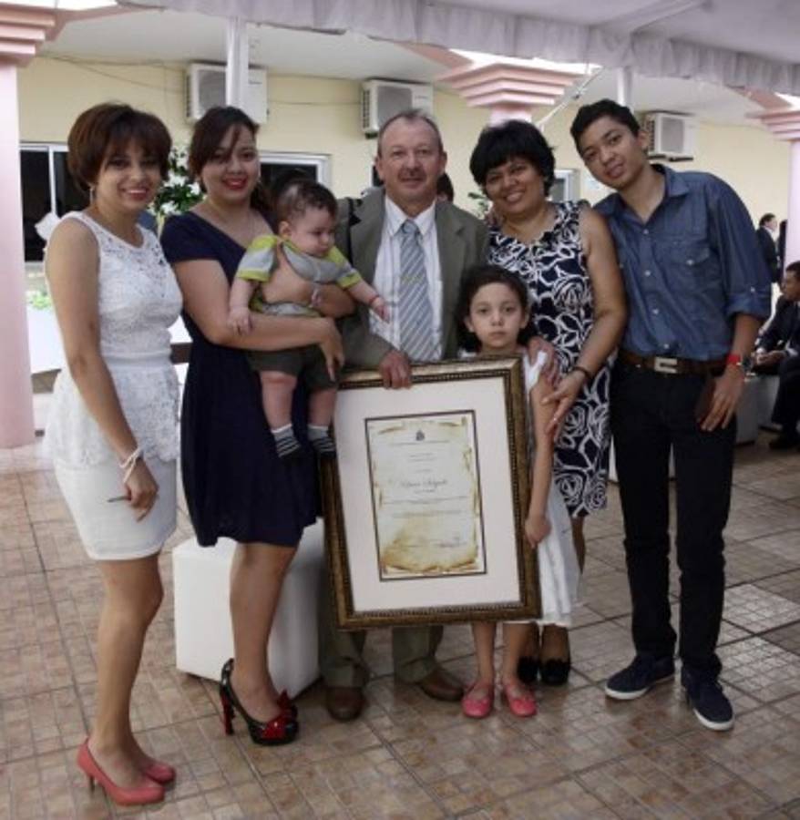 Congreso Nacional premia la excelencia y honradez