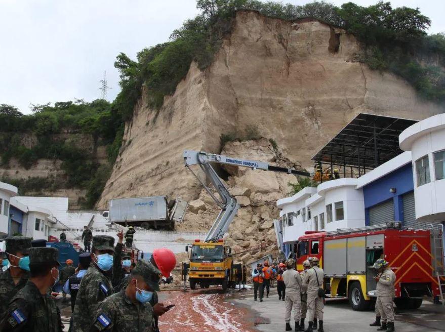 Informe revela cómo año a año el cerro sufrió cambios antes de derrumbarse en anillo periférico