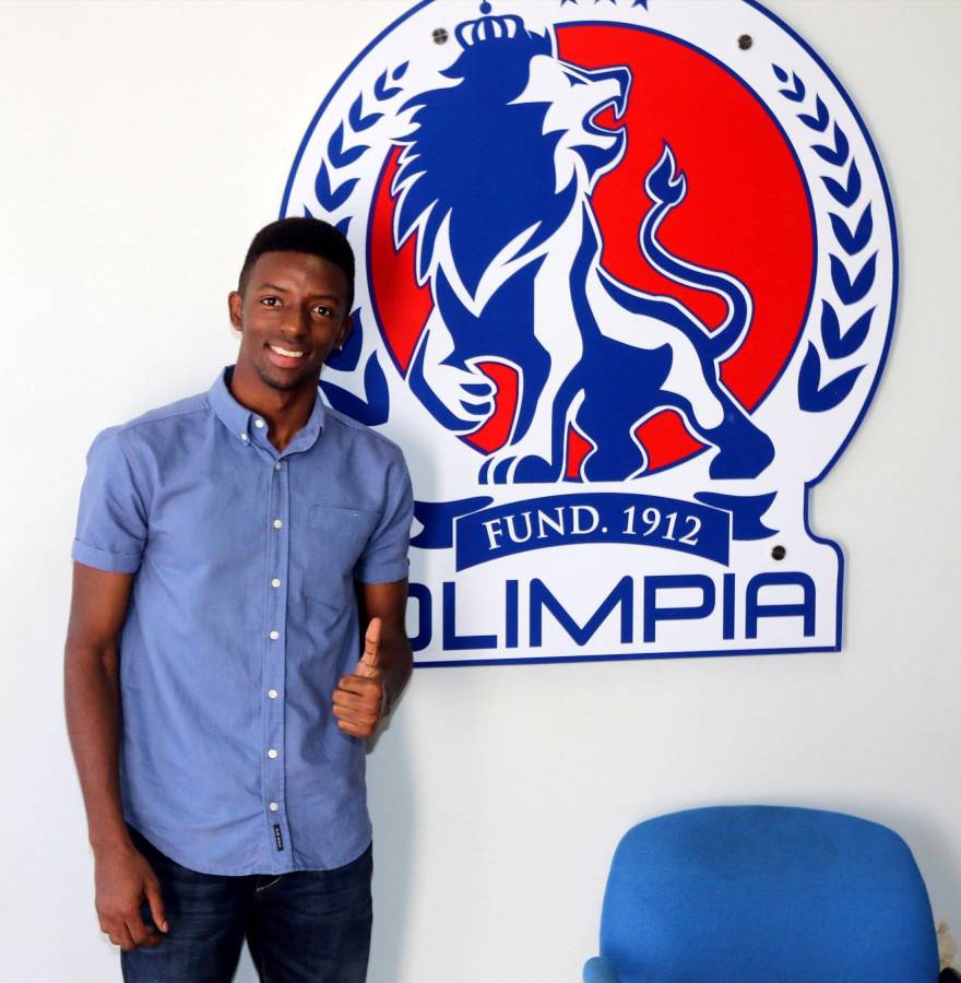 Un broma tras tomarse una fotografía con el logo de Olimpia, provocó que los medios de comunicación pensaran que había fichado para los leones.