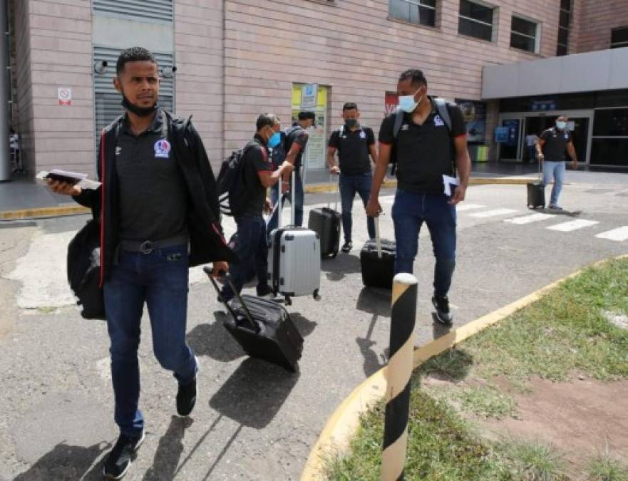 Olimpia viajó con 14 bajas a su gira por Estados unidos (FOTOS)