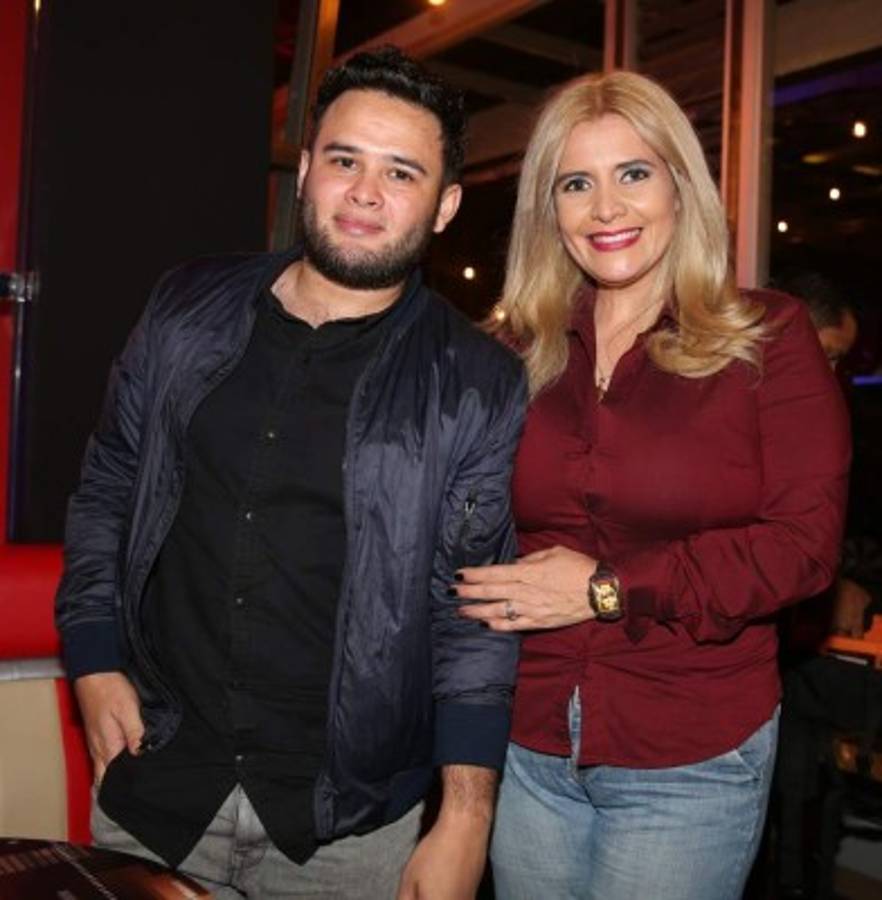 Con música inauguran el nuevo Rumba Burger