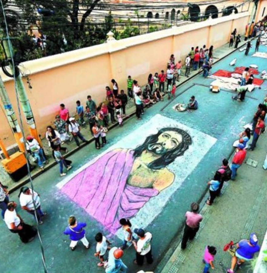 Honduras: Con alfombras de fe y devoción abrigan el Santo Entierro