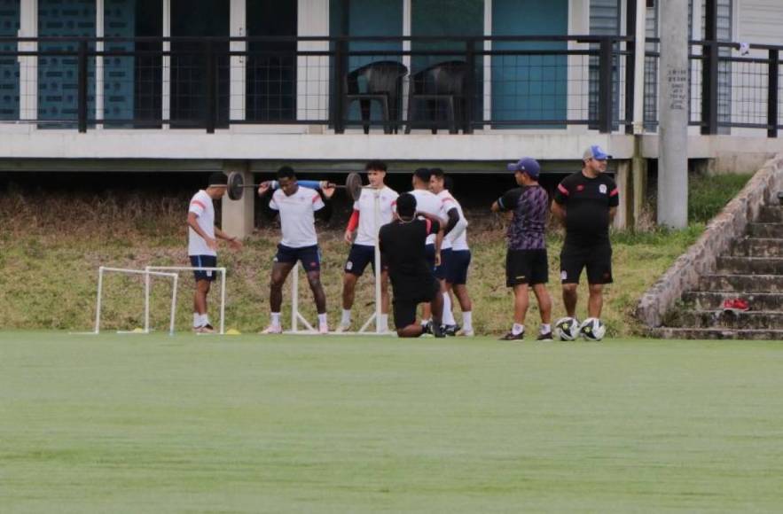 Romell Quioto sorprende y realiza trabajos de pretemporada con el Olimpia de Pedro Troglio