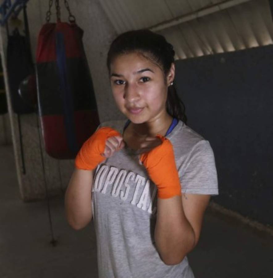Katherine dedica un tiempo para el boxeo luego de sus clases (Foto: El Heraldo Honduras/ Noticias de Honduras)