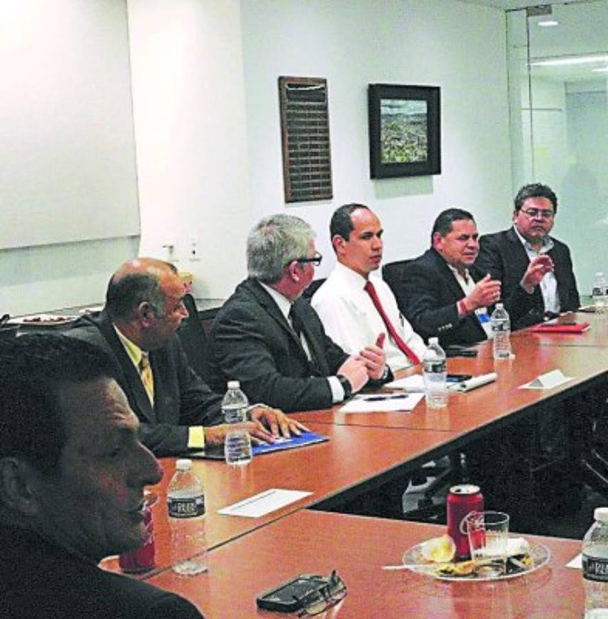 Líderes hondureños en Estados Unidos entregan cartas a congresistas y senadores para renovación de TPS