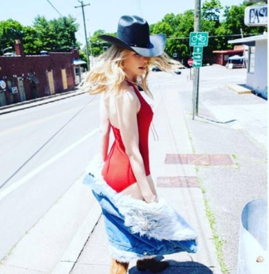 A sus 50 Nicole Kidman posa sensual para Love Magazine