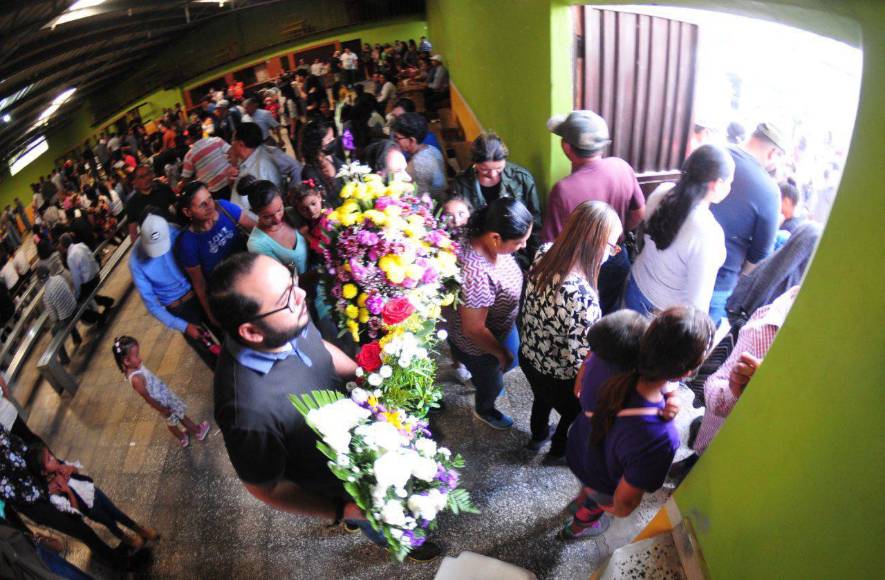 Cargando su foto, así fue la caminata para despedir a Ana Hernández