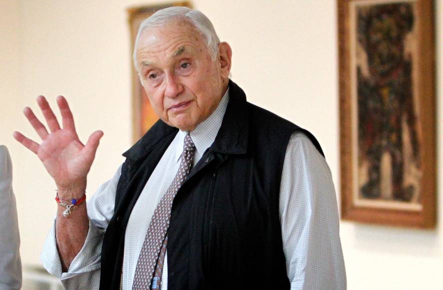 Desde un científico hasta un papa: los famosos involucrados en el caso Epstein