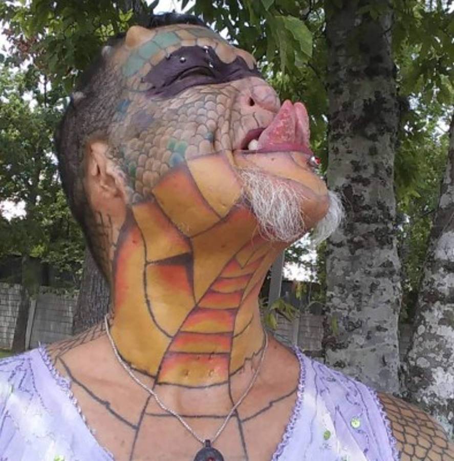 Eva Tiamat Medusa, la mujer transexual que se convirtió en dragón