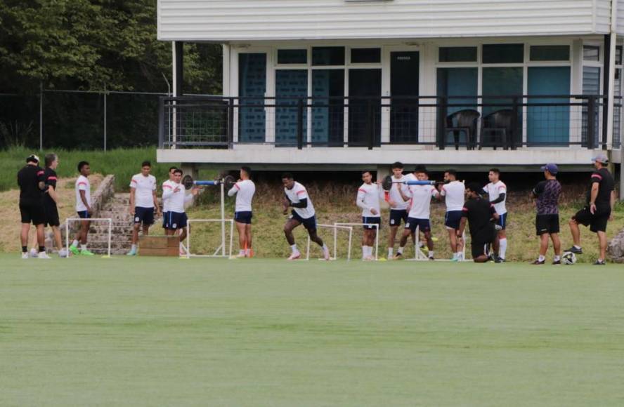 Romell Quioto sorprende y realiza trabajos de pretemporada con el Olimpia de Pedro Troglio
