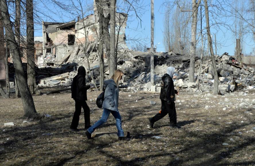 Día 28, Ucrania sigue devastada tras ataques rusos, pero no da marcha atrás