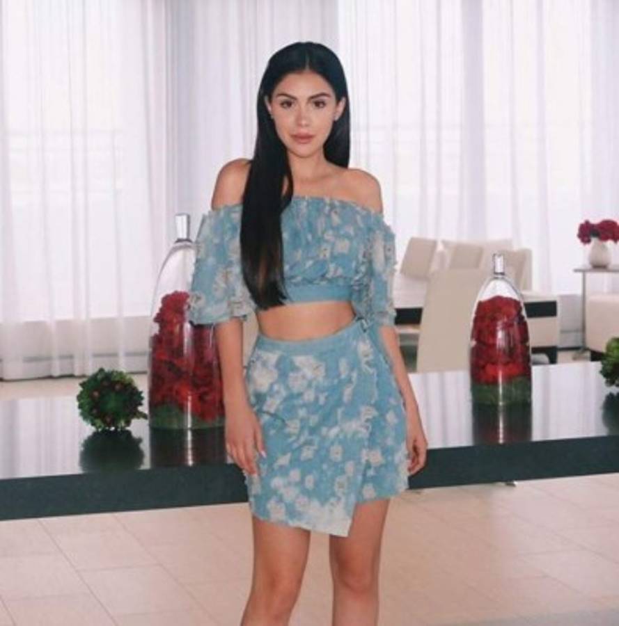 Alexa Dellanos luce irreconocible tras dar un giro de 180 grados en su vida