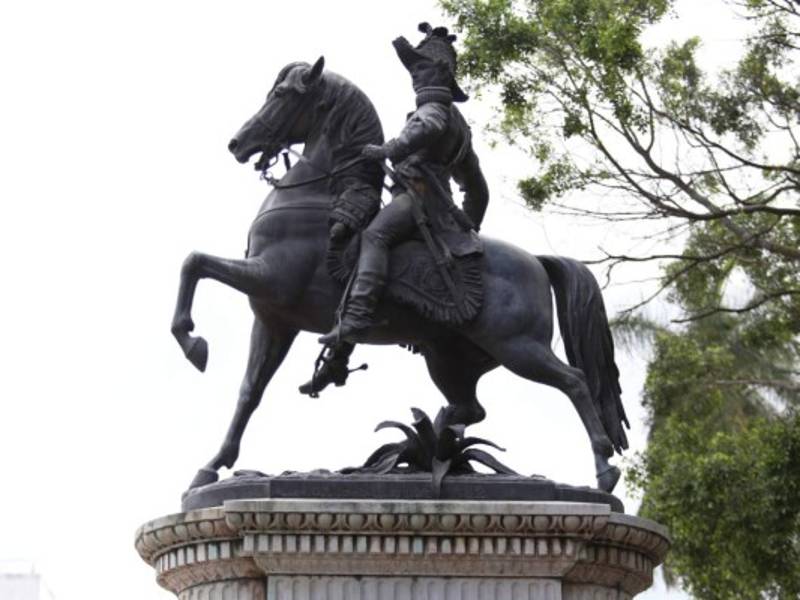 La estatua ecuestre de Morazán primero miraba hacia el sur de la ciudad, pero el exalcalde Henry Merriam cambió su dirección al norte. (Foto: Marvin Salgado)