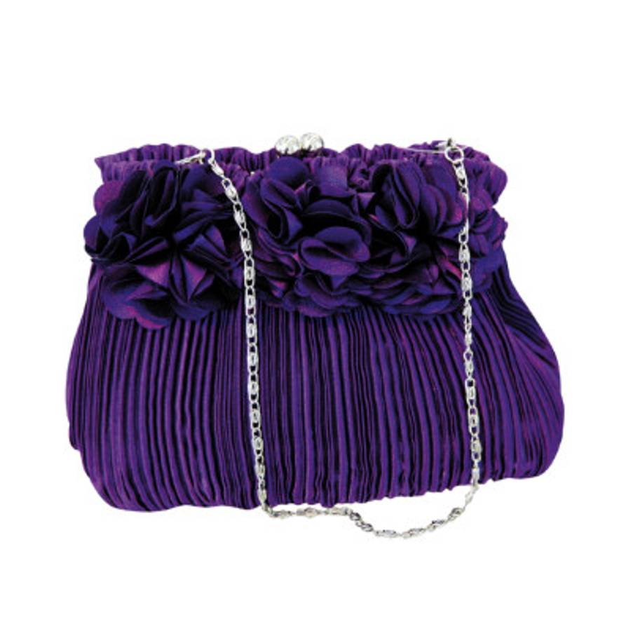 El clutch, sobrio y elegante accesorio