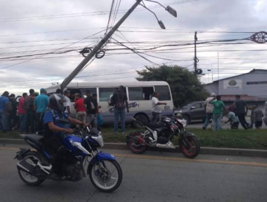 Primeras imágenes del brutal accidente de bus tras asalto en Choloma  