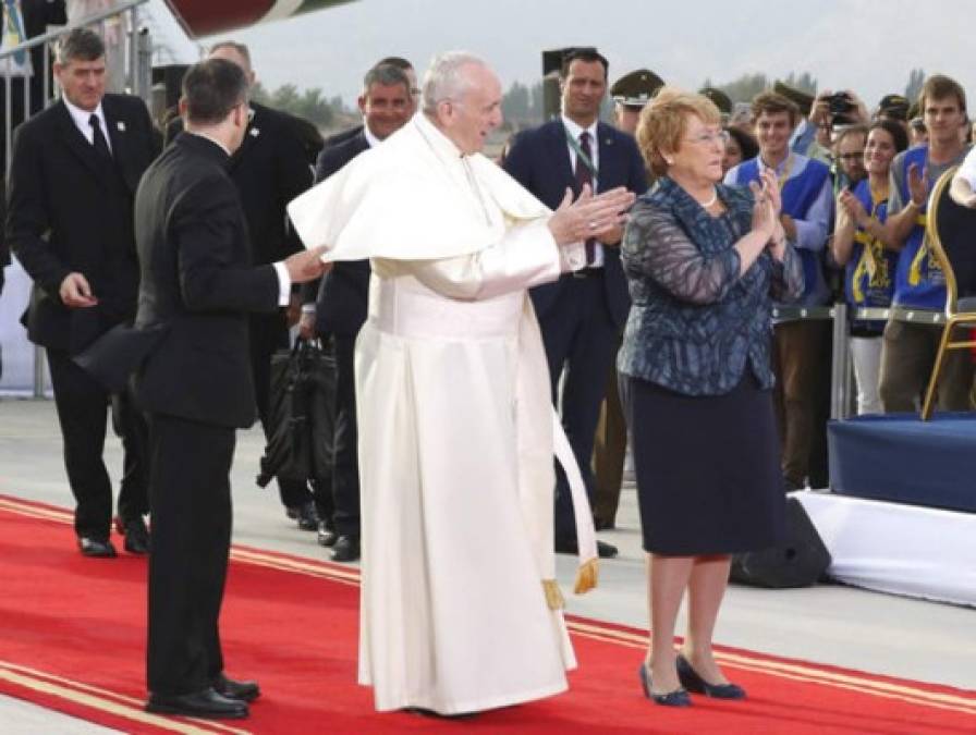 FOTOS: Así fue la llegada del papa Francisco a Chile