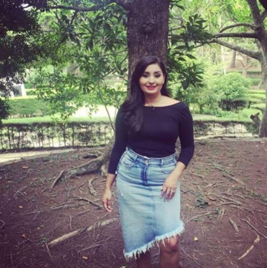 Presentadora Rina Leal se muestra sin una gota de maquillaje por primera vez