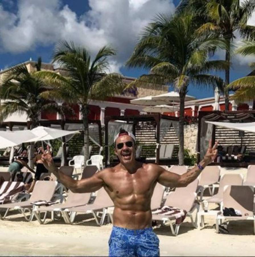 Actor Adrián Uribe denuncia asalto en México y recibe amenaza