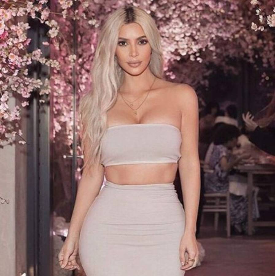 Kim Kardashian se quita la ropa y enloquece Instagram con su cuerpo brillante   
