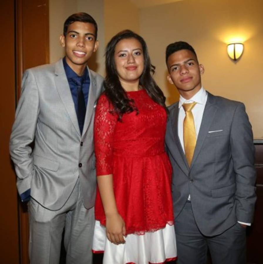 noche de recuerdo entre compañeros