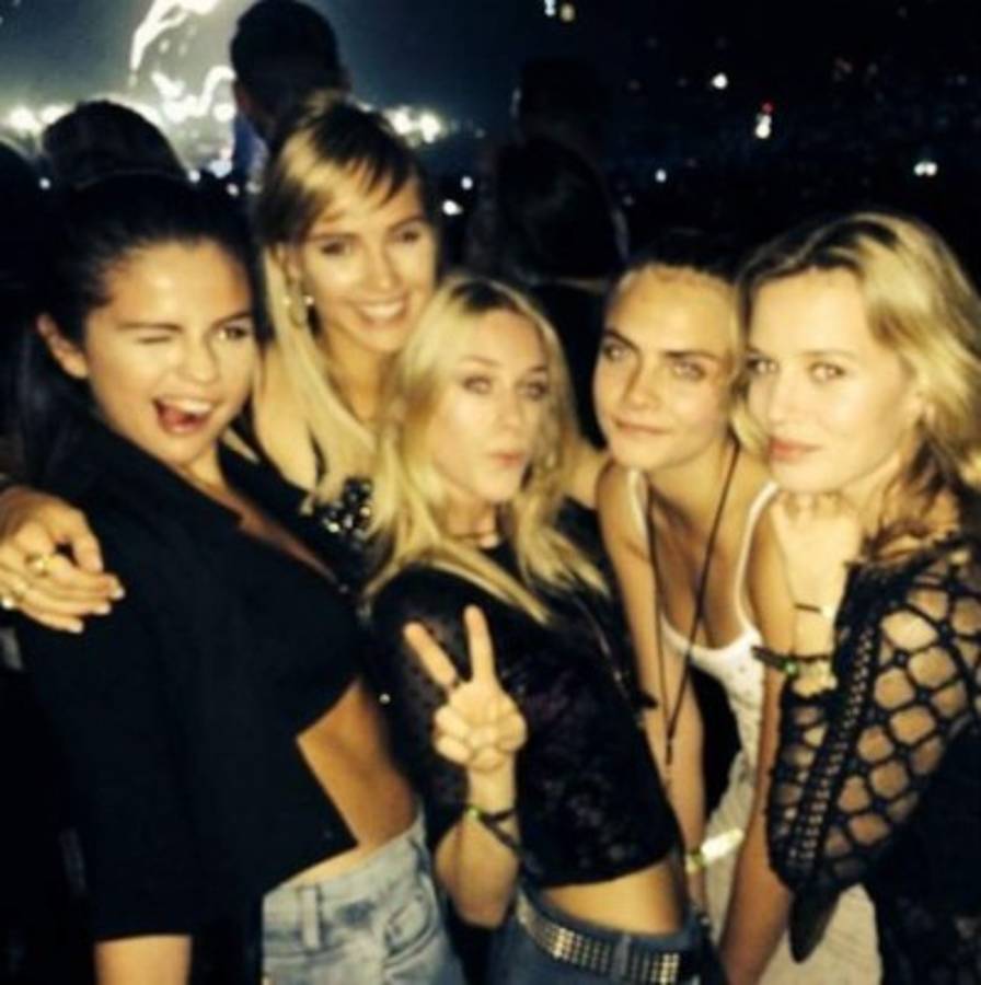 Selena Gomez tiene relación con Cara Delevingne