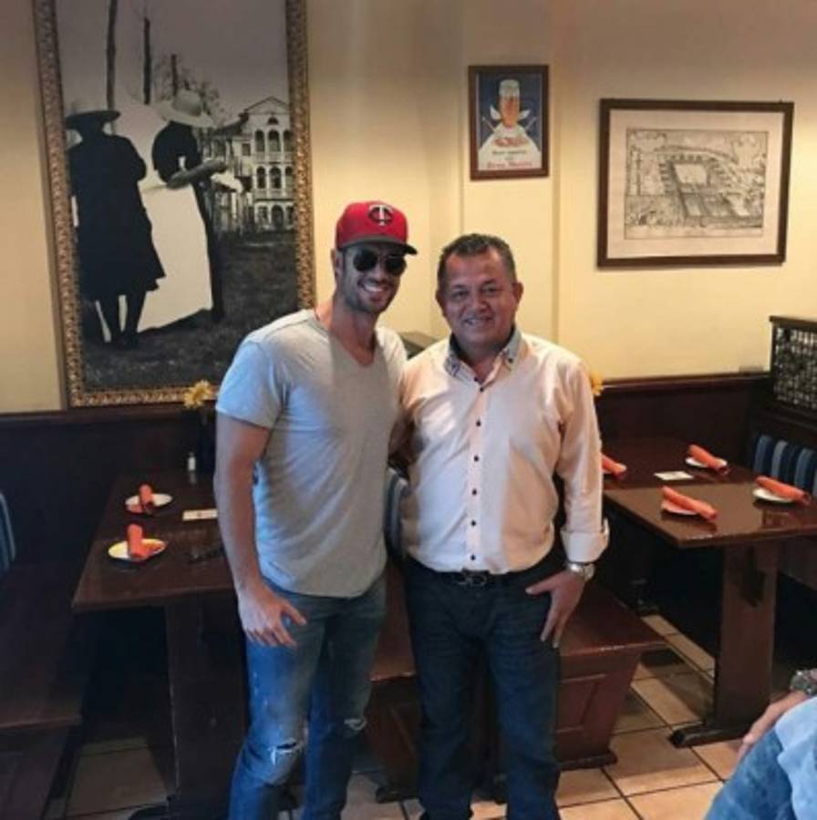 Hondureño en Estados Unidos inició como valet parking y acabó siendo dueño de su restaurante Spritz Pizzeria