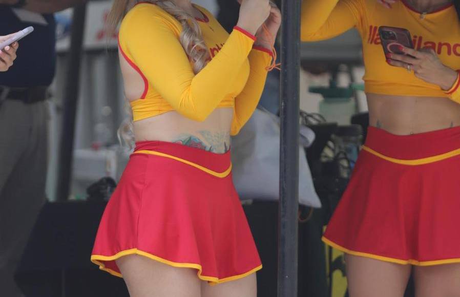 Las formas que buscó la afición para poder aguantar tremendo calor en el Yankel en gran final