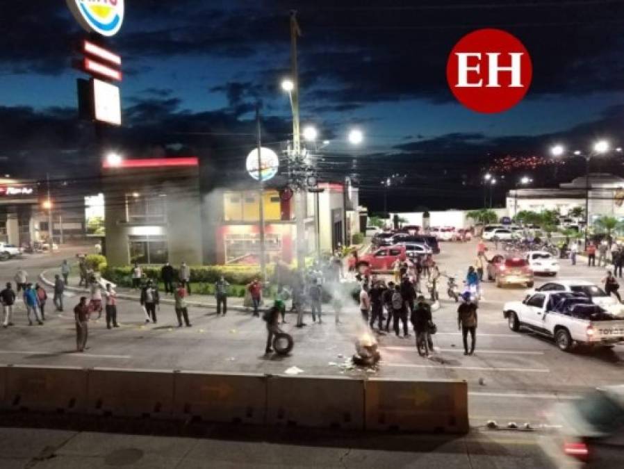 Así se apostó la resistencia frente al aeropuerto Toncontín en apoyo a Mel Zelaya