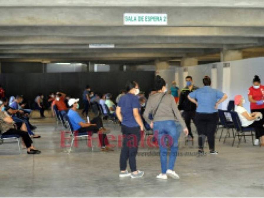 A toda marcha, centros triaje de Bazar del Sábado y CCI atienden a pacientes covid