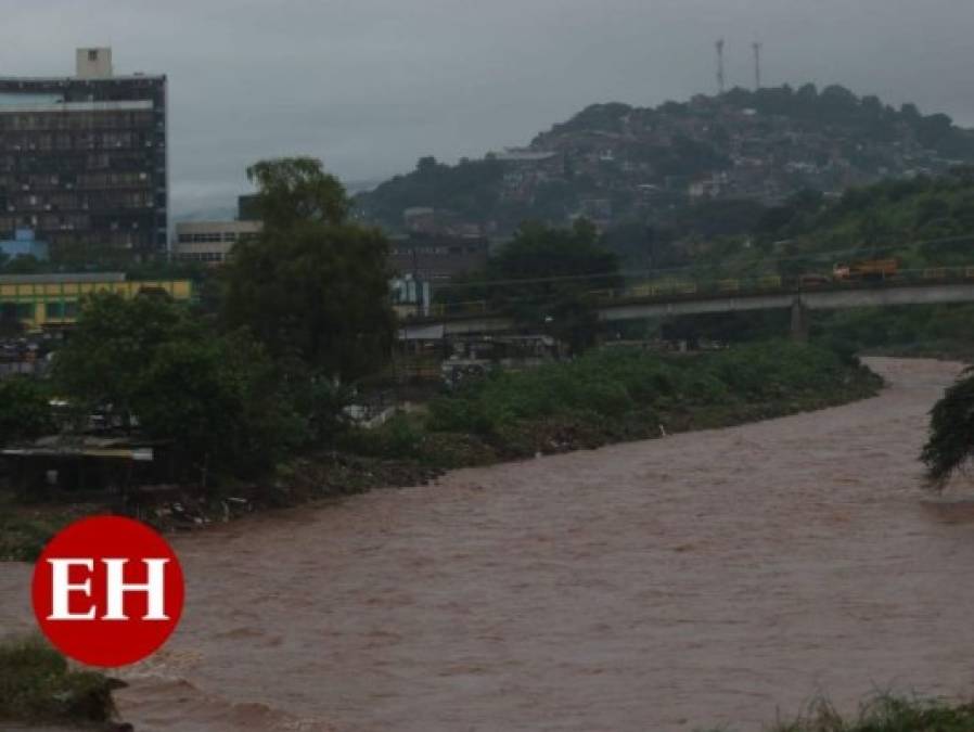 Luto y destrucción: 15 impactantes imágenes del paso de Eta por Honduras