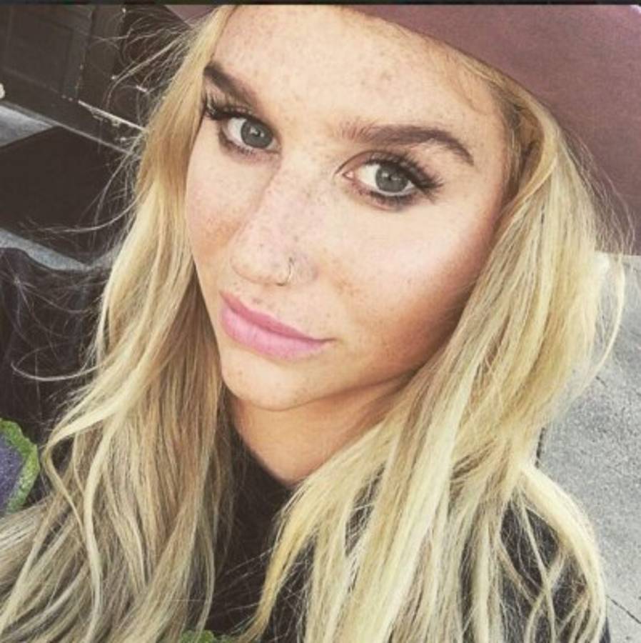 Los 10 famosos más peligrosos en internet