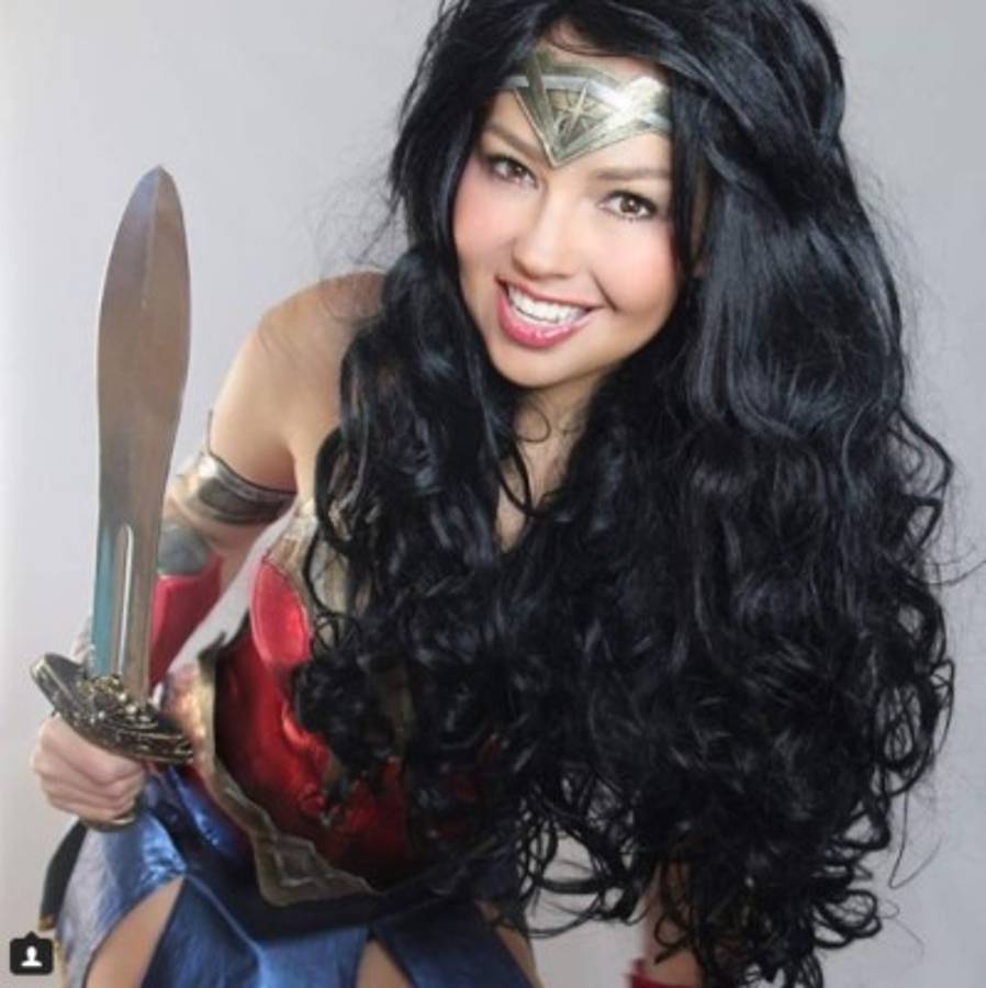 Este es el disfraz que la bella actriz usará hoy para celebrar Halloween.