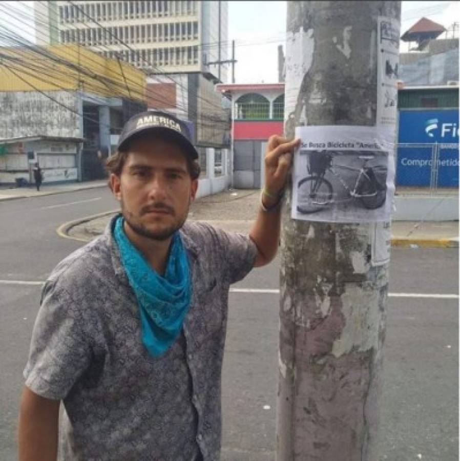 A Tabaré le robaron su bicicleta América tras su paso por San Pedro Sula. Foto: Instagram