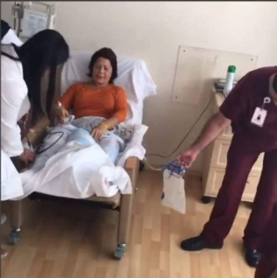 Alejandra Guzmán sigue llevando sus glúteos al quirófano