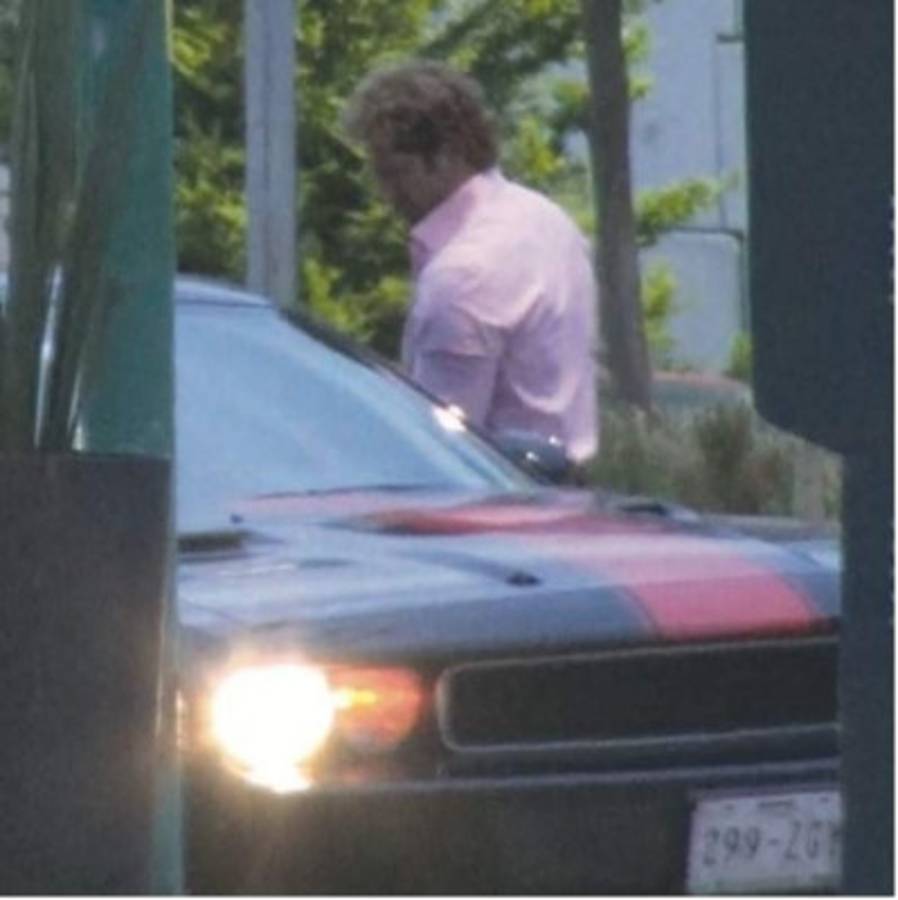 Soto supuestamente saliendo del apartamento de Irina.