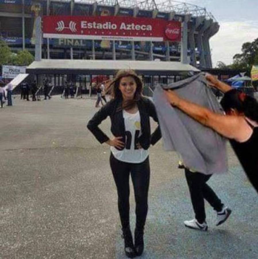 Joven pide que le ayuden con Photoshop a borrar una persona de su foto