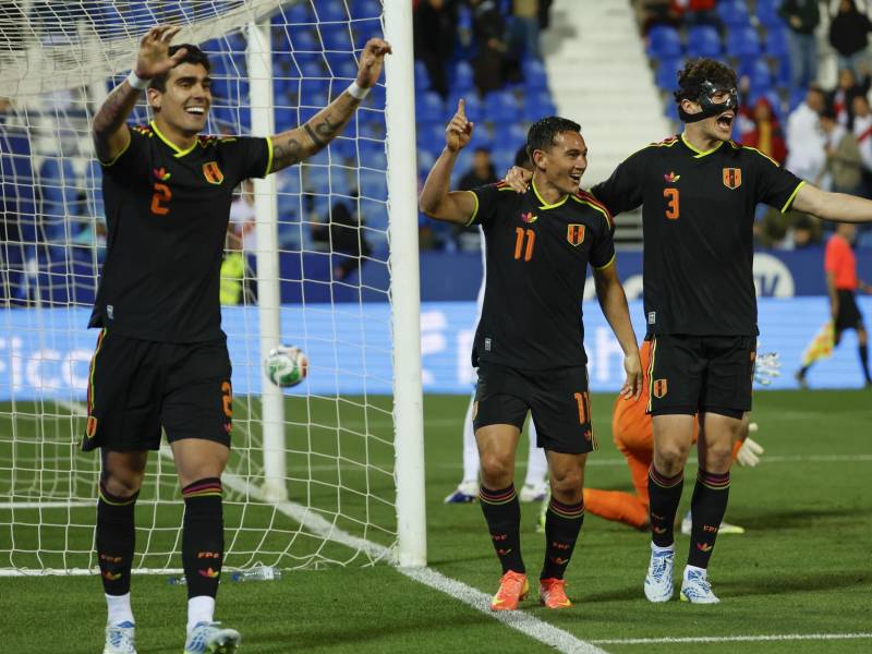 Una mejor versión de Hondurassaca su garra catracha en empate ante Perú en debut de Molina