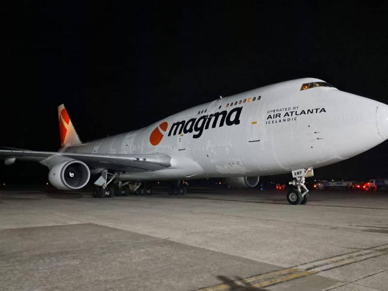 La nueva adquisición llegó en un Boeing 747-400, pilotado por un hondureño.