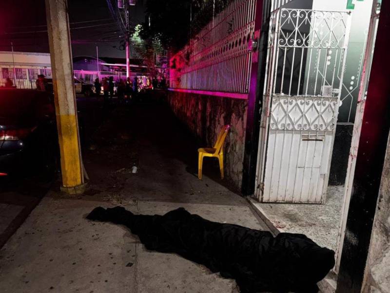 De múltiples disparos asesinan a joven en bar del bulevar Morazán, en la Tegucigalpa.