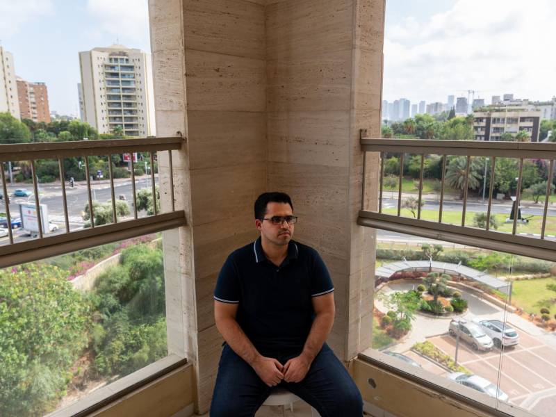 Sajy Khashab dijo que le gustaría visitar el Golfo Pérsico, pero como muchos ciudadanos árabes en Israel, duda.